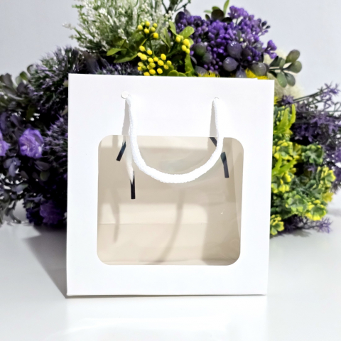 Noutăți - Pungi din hartie cartonata alba cu fereastra 15cm x 14cm x 7cm