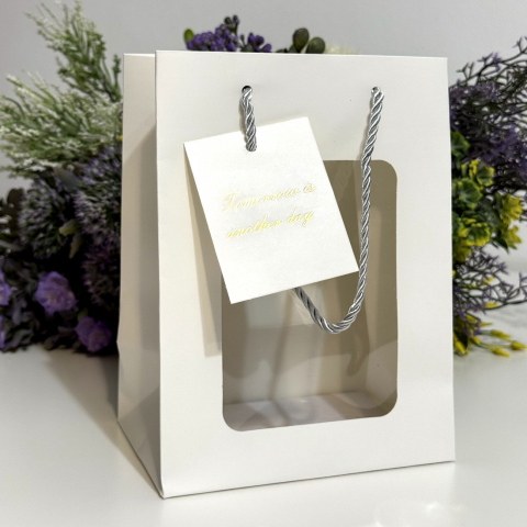 Pungi pentru cadouri - Pungi din hartie cartonata alba cu fereastra 20cm x 15cm x 10cm