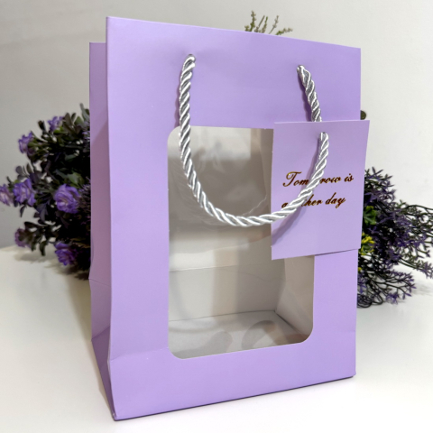 Noutăți - Pungi din hartie cartonata mov cu fereastra 20cm x 15cm x 10cm