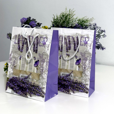 Noutăți - Pungi din hartie lucioasa model lavanda 19.5cm x 14cm x 7cm