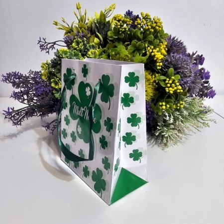 Pungi din hartie plastifiata cu trifoi Mult Noroc 14.5cm x 12cm [3]