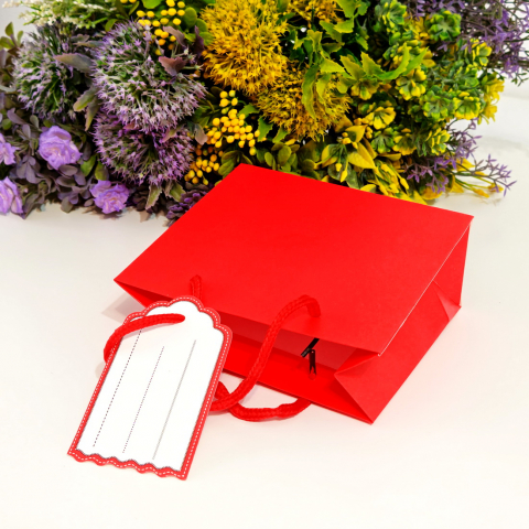 Pungi din hartie cartonata rosie cu eticheta 15cm x 14.5cm [6]