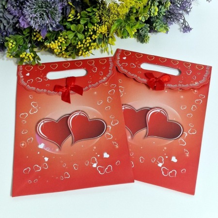 Pungi din hartie rosie cu inimi si funda 27cm x 19cm [4]
