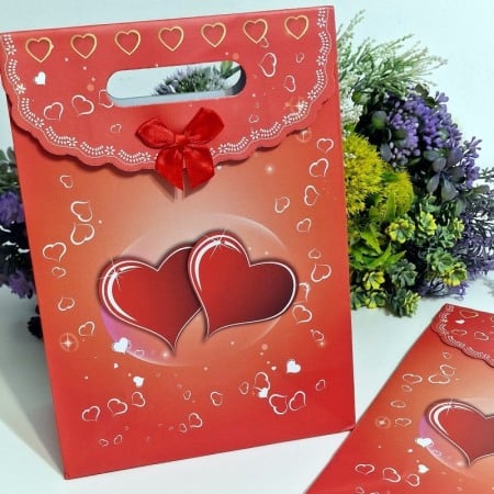 Pungi din hartie rosie cu inimi si funda 27cm x 19cm [3]