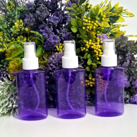 Flacoane cu pulverizator tip spray 100 ml - Set 100 flacoane mov plate 100 ml cu pulverizator alb tip spray