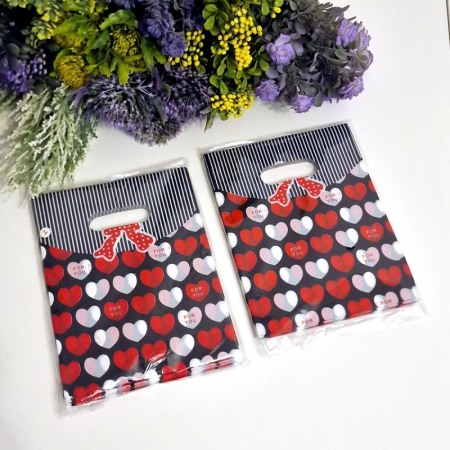 Set 100 pungi din plastic inimi rosii si albe 20cm x 15cm [1]