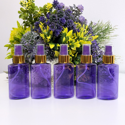 Flacoane cu pulverizator tip spray - Set 50 flacoane mov plate 100 ml cu pulverizator mov tip spray cu inel auriu