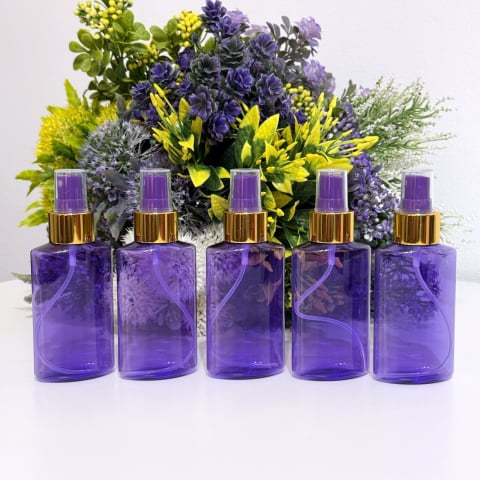 Noutăți - Set 100 flacoane mov plate 100 ml cu pulverizator mov tip spray cu inel auriu