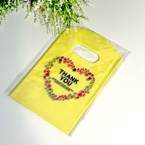 Set 50 pungi din plastic glben model inima 20cm x 13cm