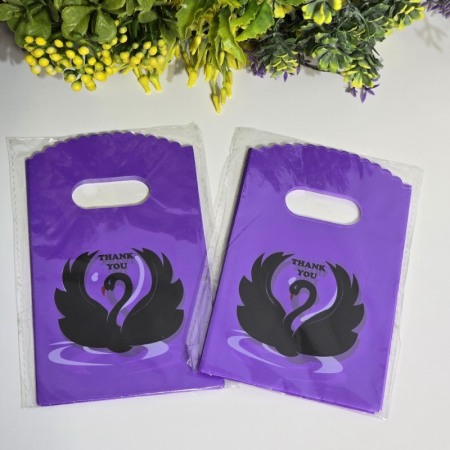 Set 50 pungi din plastic mov cu lebada neagra 15cm x 9cm