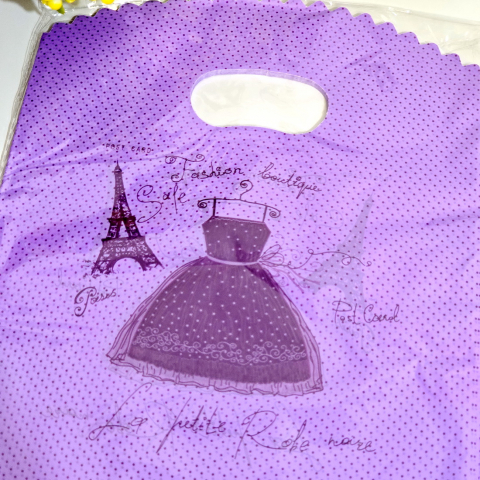 Set 50 pungi din plastic mov imprimeu rochita fashion boutique 24cm x 18cm [3]