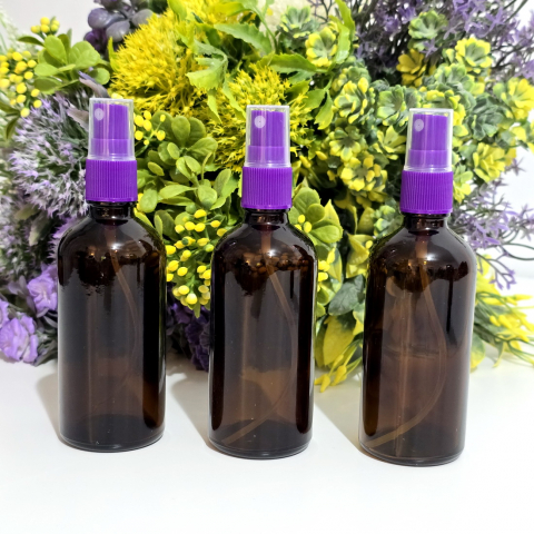 Sticle cu pulverizator - Sticla bruna cu pulverizator mov 100 ml din sticla