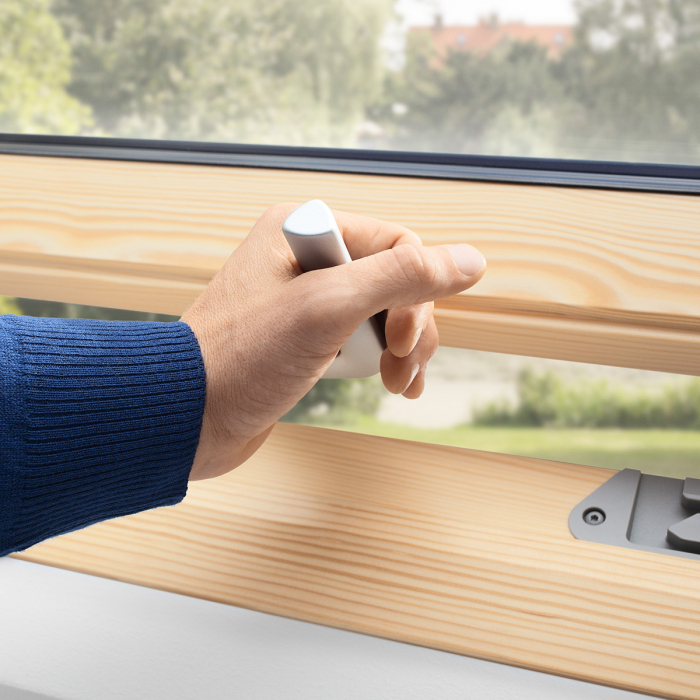 Fereastra de mansarda Premium VELUX GPL 3068, operare de jos [8]