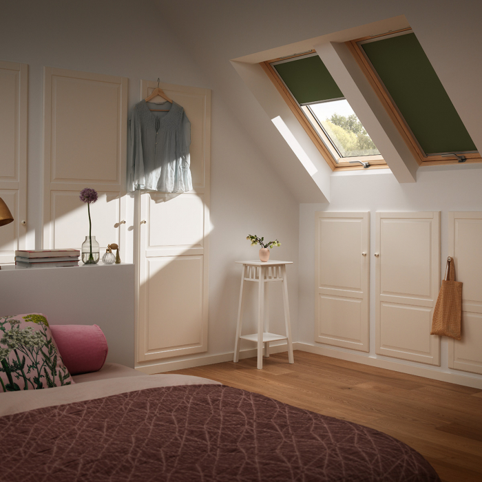 Fereastra de mansarda Standard VELUX GZL 1051B, operare de jos [9]