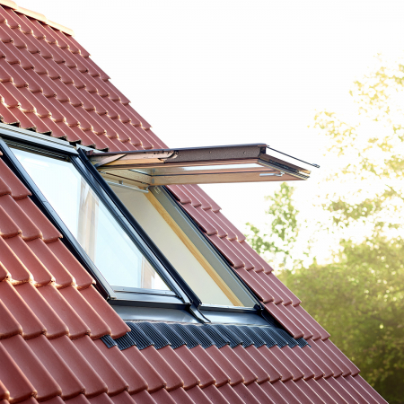 Ferestre de mansarda - Fereastra de mansarda Premium VELUX GPL 3068, operare de jos