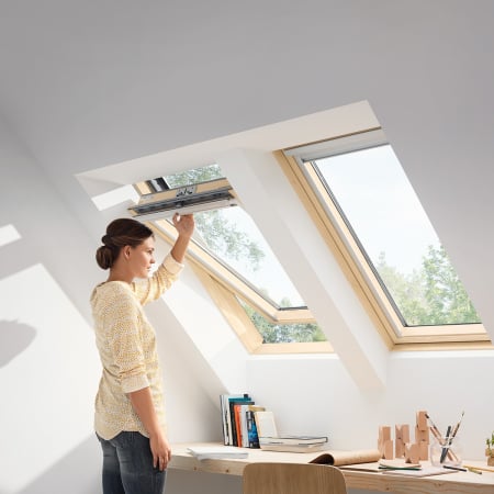 Ferestre de mansarda - Fereastra de mansarda Standard Plus VELUX GLL 1061, operare de sus