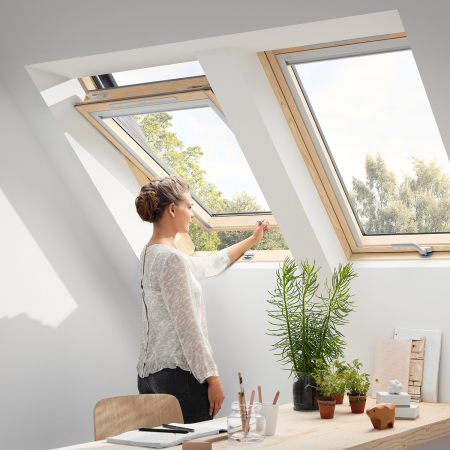 Ferestre de mansarda - Fereastra de mansarda Standard Plus VELUX GLL 1061B, operare de jos