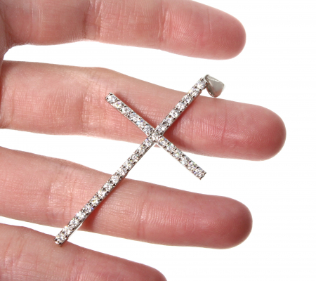 Pandantiv cruce cu diamante din aur alb de 18K [1]