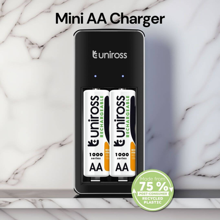 Incarcator mini Uniross pentru ac. Ni-MH AA si AAA + 2 ac. AA incluse [2]