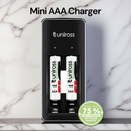 Incarcator mini Uniross pentru ac. Ni-MH AA si AAA + 2 ac. AAA incluse [1]