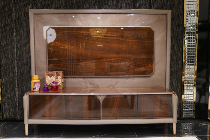 TV UNIT VERSACE [2]