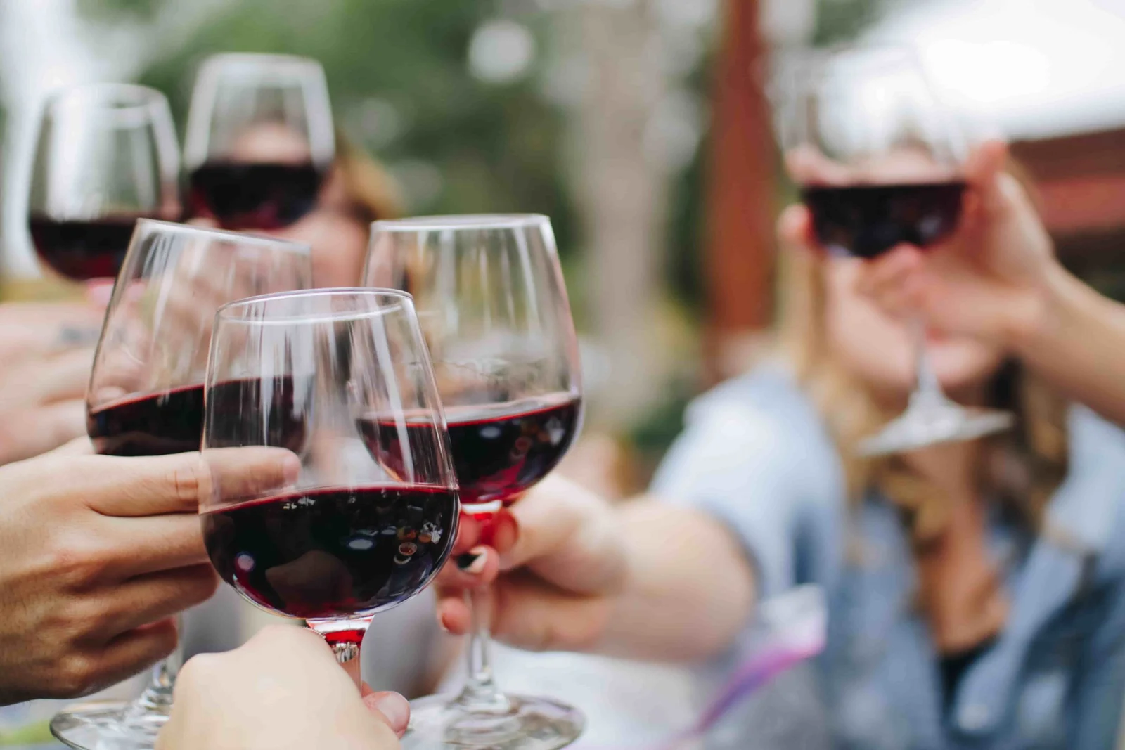 7 Beneficii ale Consumului de Vin Rosu