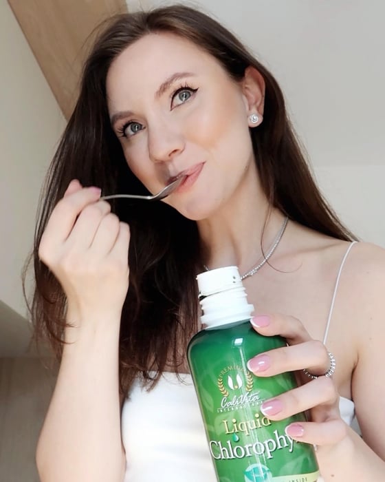 Liquid Chlorophyll, este un alcalinizant excelent cu efect detoxifiant şi uşor diuretic [4]