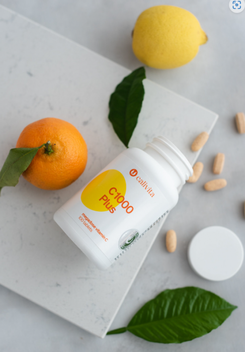 Vitamina C 1000 Plus Cali ivita (100 tablete) conţine o megadoză de 1000 mg de vitamina C [2]