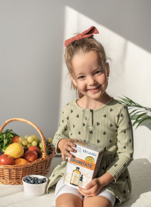 D-Drops Calivita conţine vitamina D3 extrasă din ficat de cod. [4]