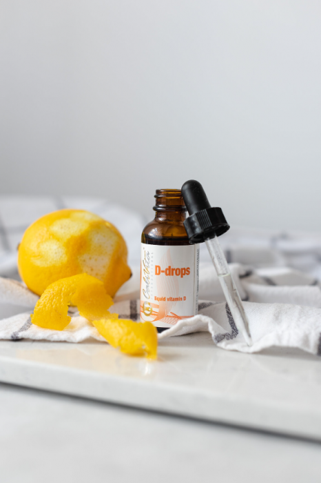 D-Drops Calivita conţine vitamina D3 extrasă din ficat de cod. [2]