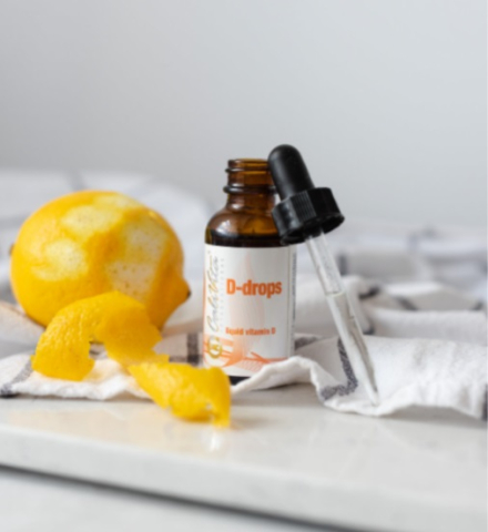 Vitamine - D-Drops Calivita conţine vitamina D3 extrasă din ficat de cod.