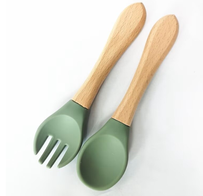 Set de hranire bebelusi 6 in 1 Ælements, din silicon fara BPA, contine Bol, Baveta Reglabila, Cana cu capac si pai, Farfurie, Lingura si Furculita, Verde [4]