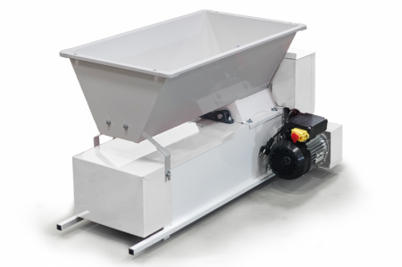 Utilaje vin - Zdrobitoare-Desciorchinator cu motor 0.75Kw, cuva 850×480 vopsita, Ø96×220mm B-vitis Pro.e