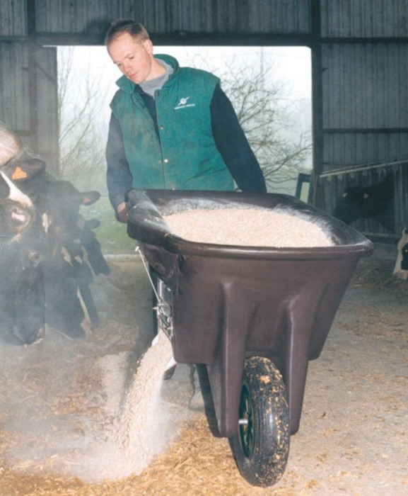 Roaba transport si distributie furaje animale, LaBuvette [3]
