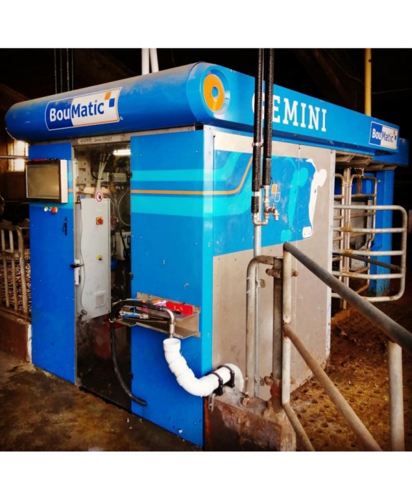 Robot de muls vaci BouMatic Gemini UP cu un post [26]