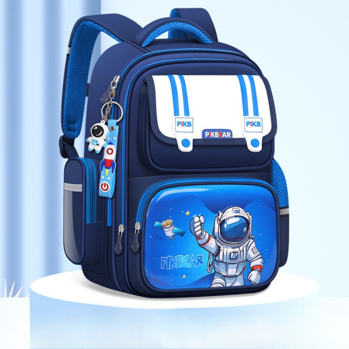Ghiozdan Școlar Albastru cu Astronaut – Ergonomic, Impermeabil, Compartimente Multiple, Benzi Reflectorizante, Prindere la Piept, 43x33x20 cm [2]
