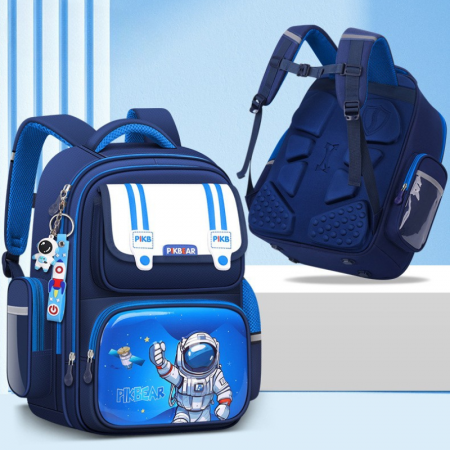 Jucarii, Copii, Mami & Bebe - Ghiozdan Școlar Albastru cu Astronaut – Ergonomic, Impermeabil, Compartimente Multiple, Benzi Reflectorizante, Prindere la Piept, 43x33x20 cm
