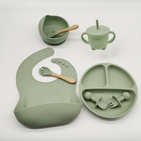 Jucarii, Copii, Mami & Bebe - Set Diversificare Bebe din Silicon, 8 Piese, Baveta, Farfurie, Bol, Lingurita, Furculita si Cana, Verde