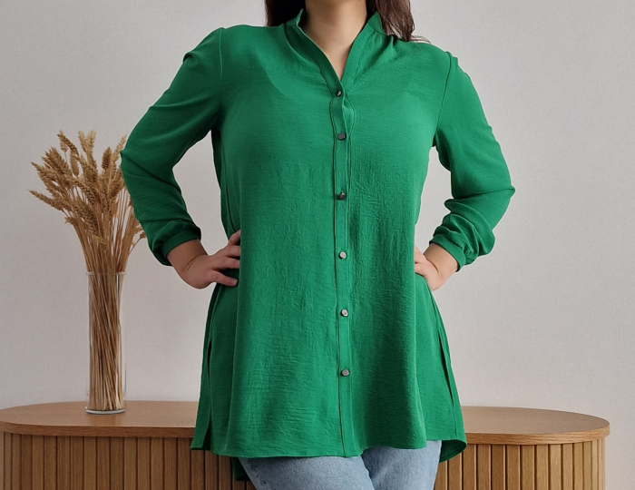 Cămașă oversized de damă, verde, fără guler, cu nasturi și mânecă lungă. Modernă, comodă, perfectă pentru ținute casual. [2]