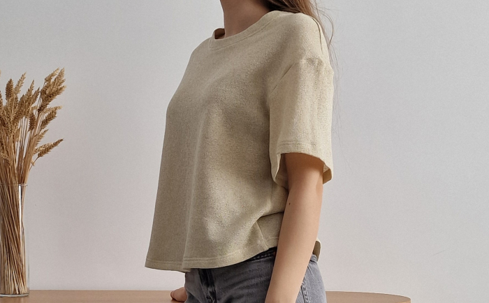 Tricou damă bej cu croială lejeră și gât rotund [2]