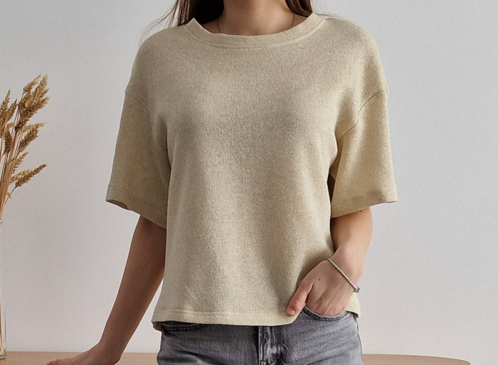 Tricou damă bej cu croială lejeră și gât rotund [3]