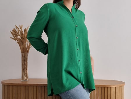 Produse - Cămașă oversized de damă, verde, fără guler, cu nasturi și mânecă lungă. Modernă, comodă, perfectă pentru ținute casual.