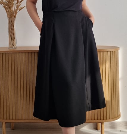 Produse - fusta-dama-stofa-neagra-simpla-talie-cute