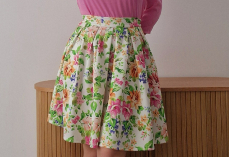 Produse - fusta-dama-scuba-florala-plisata-alba