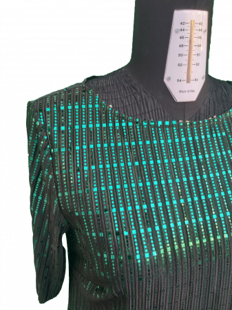 Rochie negagră cu decorațiuni verzi [2]