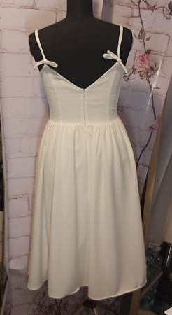 Rochii - Rochie albă în bretele