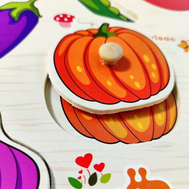 Puzzle Montessori din Lemn cu Butoni – Legume în Limba Română [2]