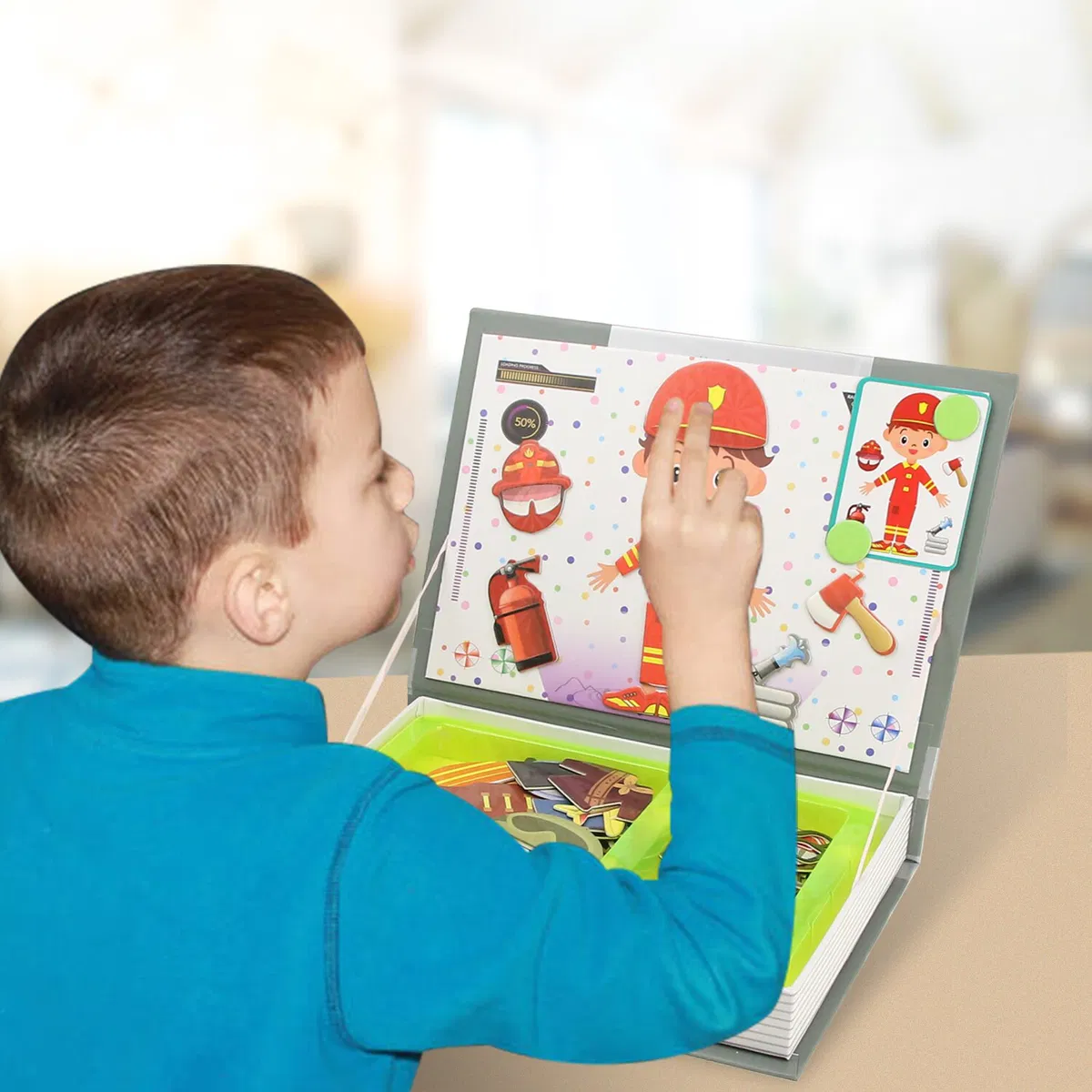Carte Magnetică Puzzle Meserii Polițist cu 89 Accesorii pentru Copii [5]