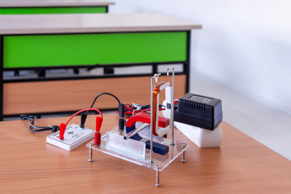 Aparat pentru evidentierea si studiul fortei electromagnetice [4]