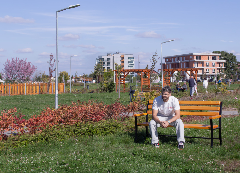 Bancă exterior 160 cm cu spătar și cotiere GAROFIȚA | Lemn fag + metal [6]